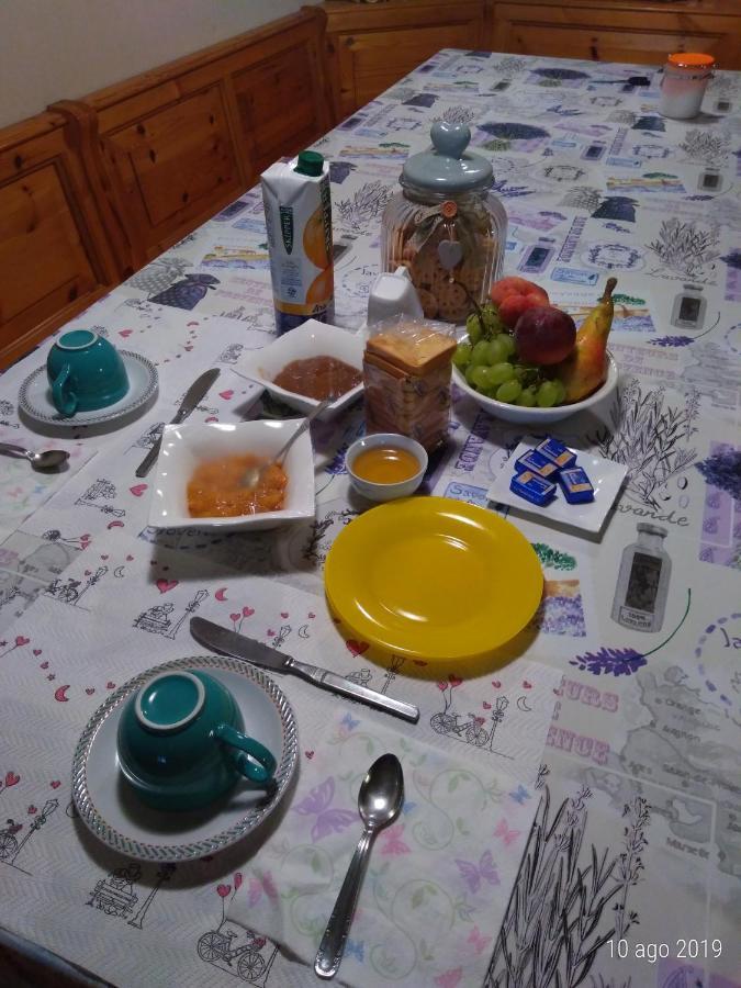 Beb Infamiglia Acomodação com café da manhã Cascinette Exterior foto